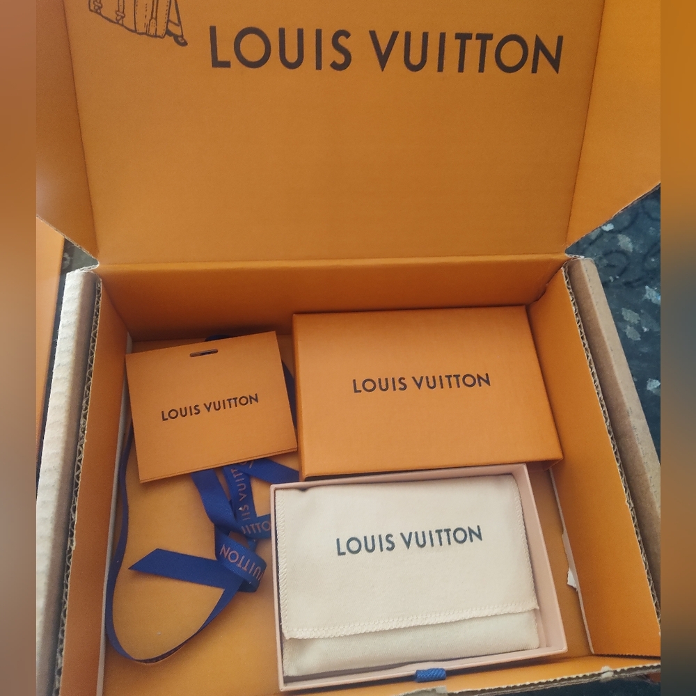 Louis Vuitton Charms Pink and Brown Card Holder - Picture 4 of 12